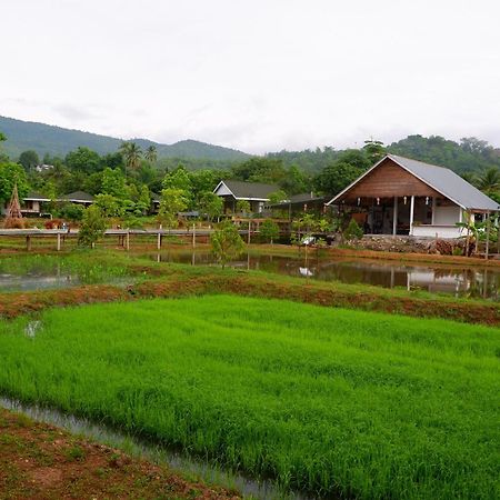 Nok Chan Mee Na Chom Thong Bagian luar foto