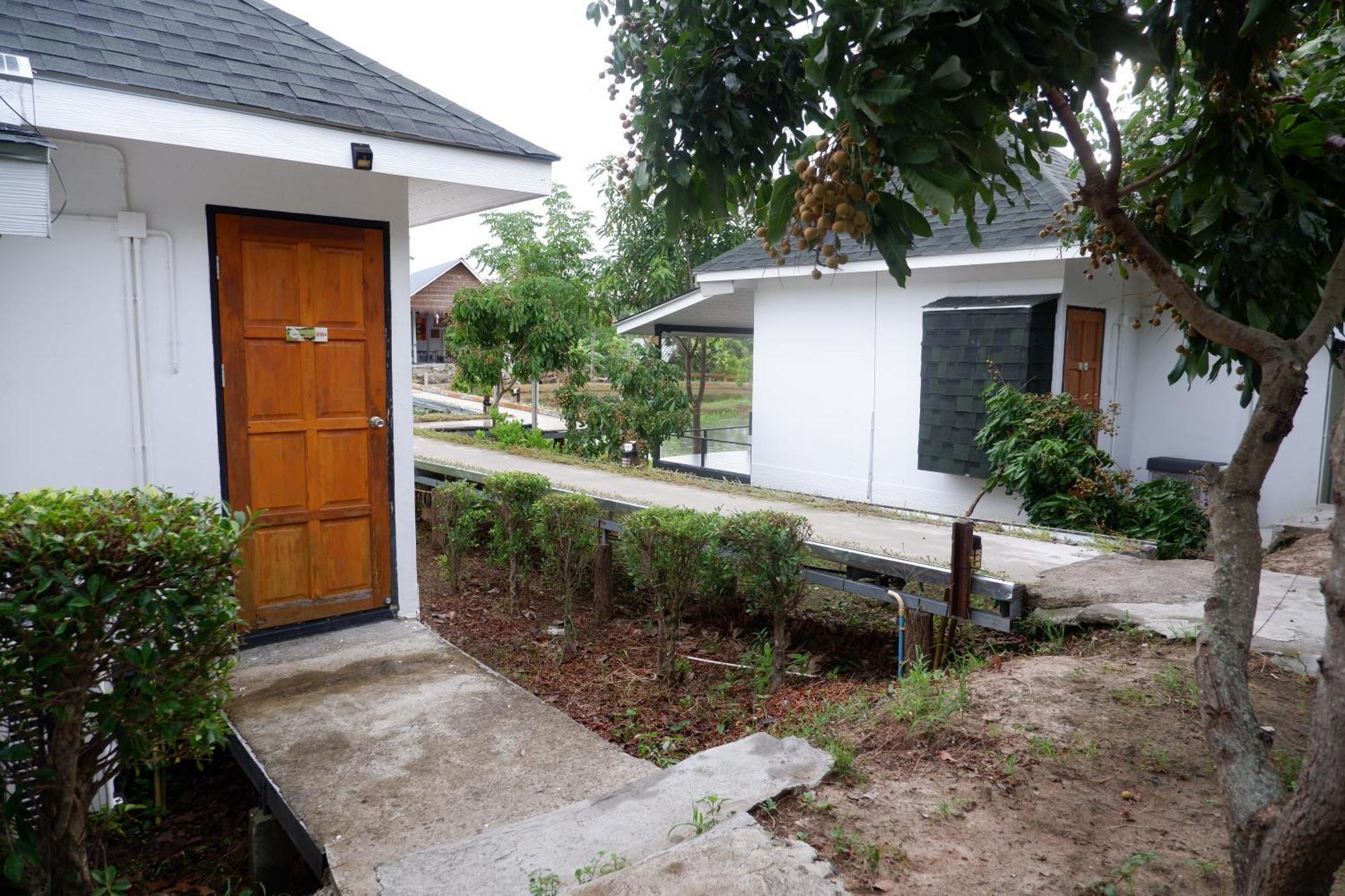 Nok Chan Mee Na Chom Thong Bagian luar foto